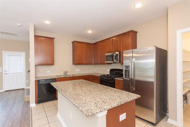 208 Timber Brook DR, Hutto, TX 78634