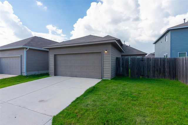 208 Timber Brook DR, Hutto, TX 78634