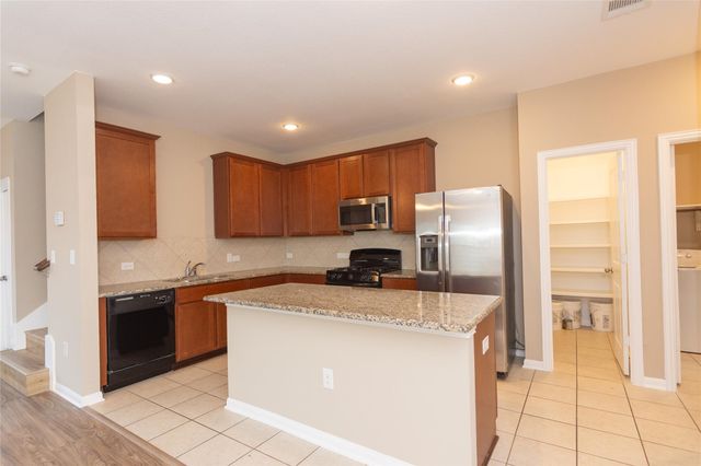 208 Timber Brook DR, Hutto, TX 78634