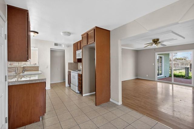 5609 San Juan Ave, Citrus Heights, CA 95610