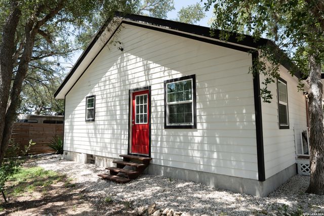 1627 FOREST LAKE DR, Spring Branch, TX 78070