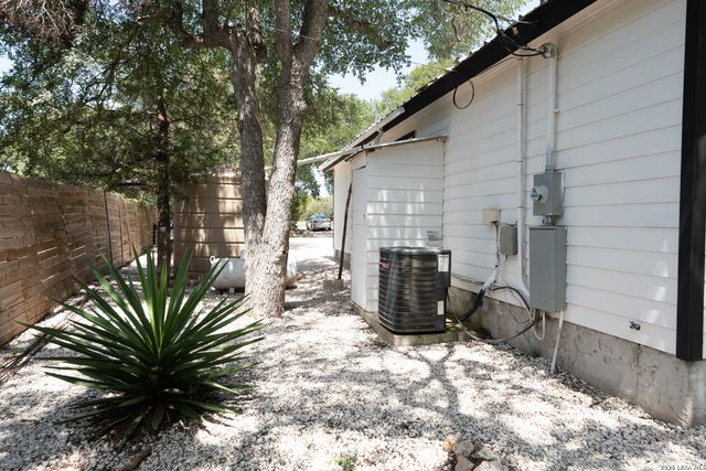 1627 FOREST LAKE DR, Spring Branch, TX 78070