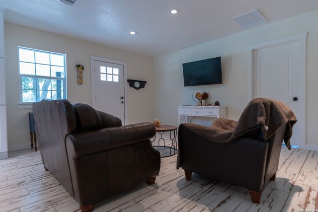 1627 FOREST LAKE DR, Spring Branch, TX 78070