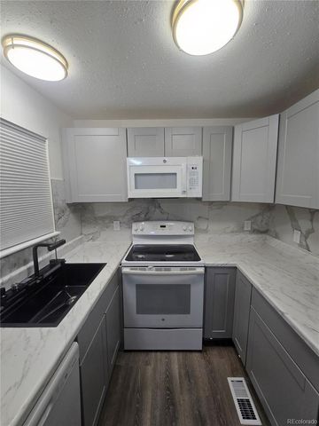 922 S Dearborn Way 2, Aurora, CO 80012