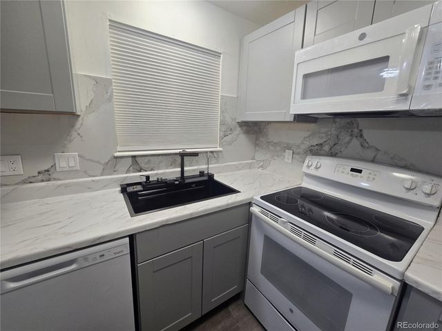 922 S Dearborn Way 2, Aurora, CO 80012