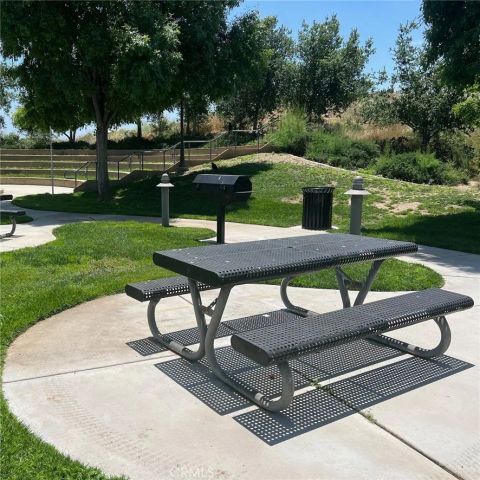 563 Sunshow Court, Hemet, CA 92543