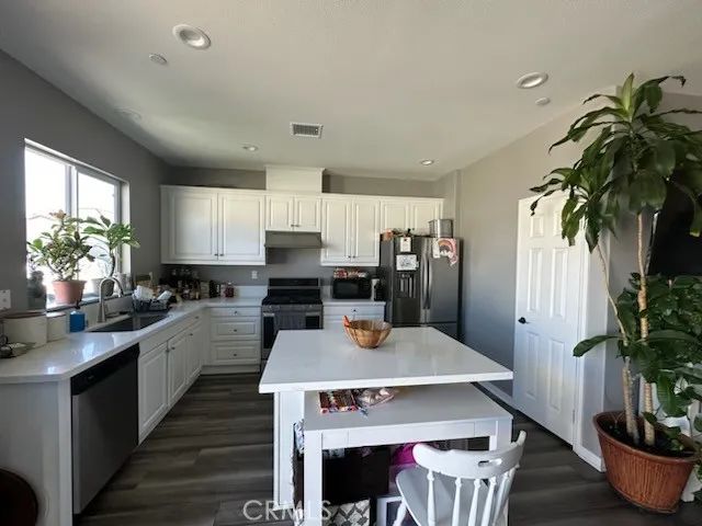 563 Sunshow Court, Hemet, CA 92543