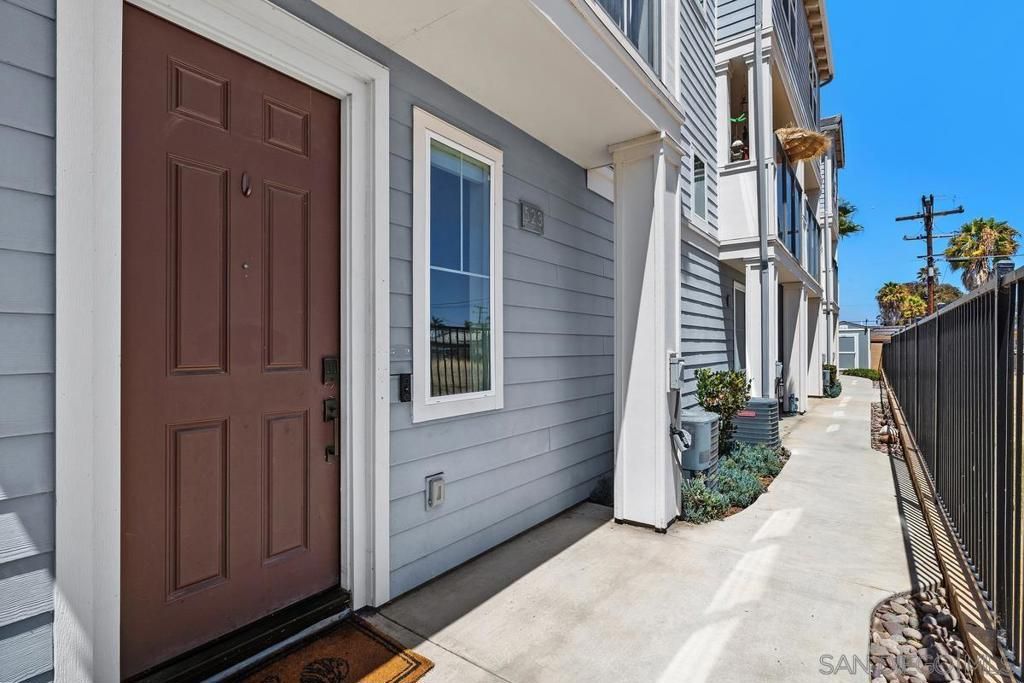 Image 3 of property listing at 523 Sandpiper, Imperial Beach, CA 91932