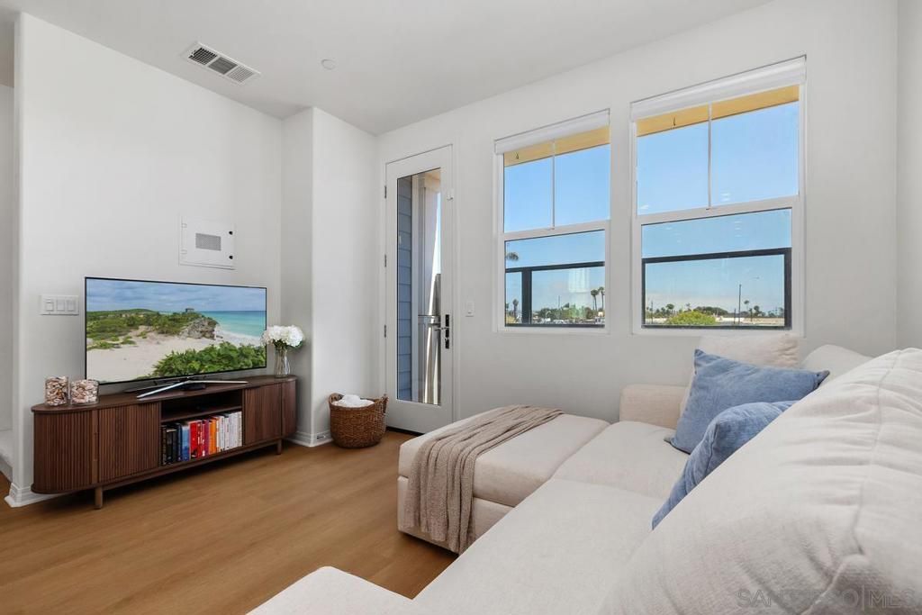 Image 7 of property listing at 523 Sandpiper, Imperial Beach, CA 91932