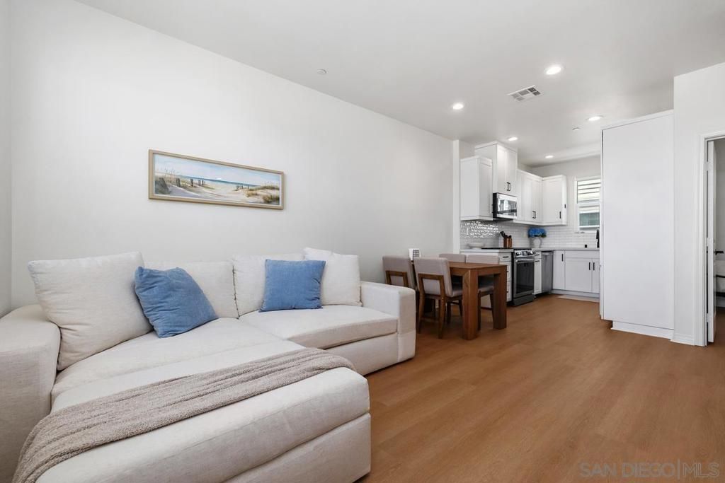 Image 9 of property listing at 523 Sandpiper, Imperial Beach, CA 91932
