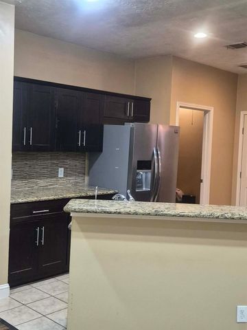 8161 Snowden Street, Houston, TX 77028