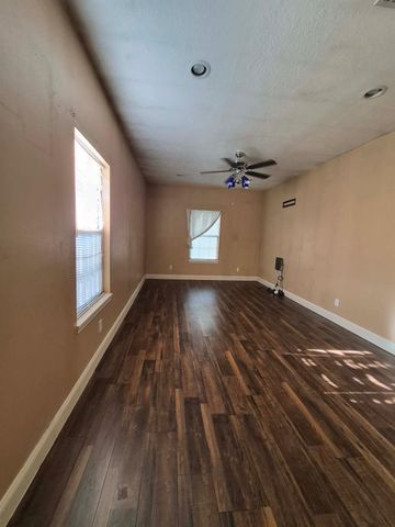 8161 Snowden Street, Houston, TX 77028