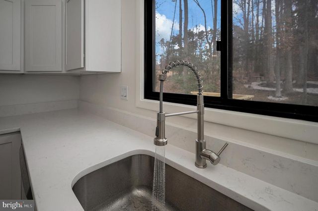 1201 EASTOVER PKWY, Locust Grove, VA 22508