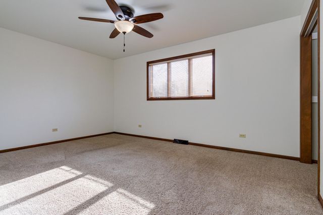 940 Old Beach Road, Dyer, IN 46311