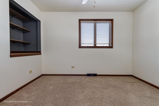 940 Old Beach Road, Dyer, IN 46311