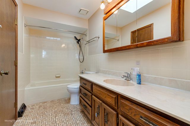 940 Old Beach Road, Dyer, IN 46311