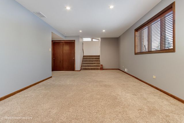 940 Old Beach Road, Dyer, IN 46311