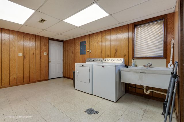 940 Old Beach Road, Dyer, IN 46311