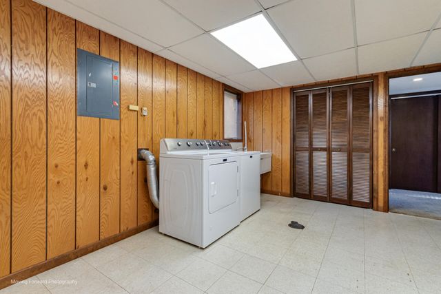 940 Old Beach Road, Dyer, IN 46311