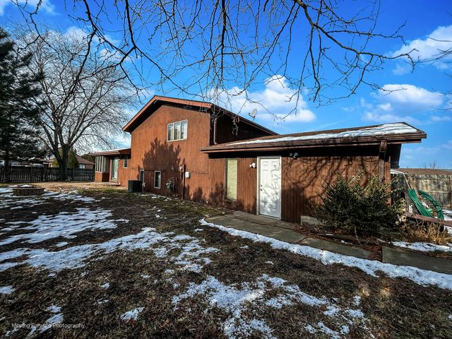 940 Old Beach Road, Dyer, IN 46311