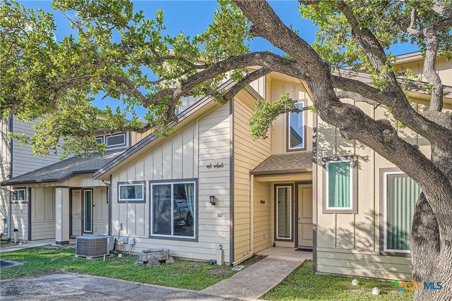 507 Venture Boulevard, Point Venture, TX 78645