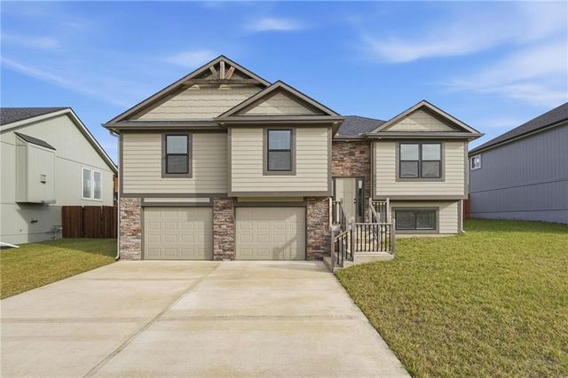 507 SW Meadowood Drive, Grain Valley, MO 64029