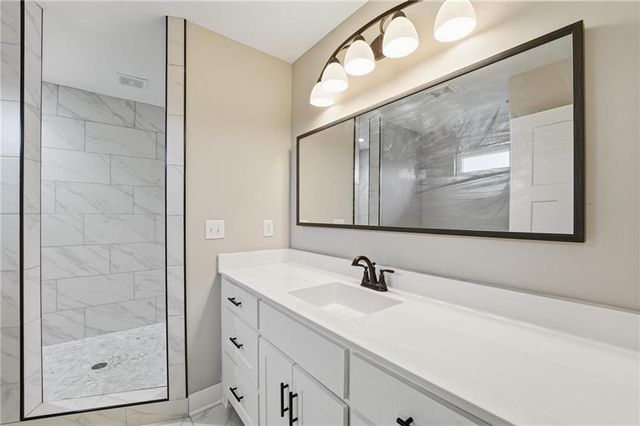 507 SW Meadowood Drive, Grain Valley, MO 64029