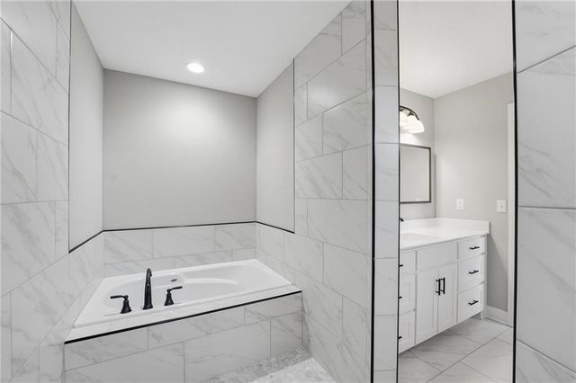 507 SW Meadowood Drive, Grain Valley, MO 64029