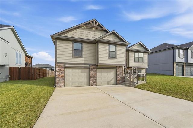 507 SW Meadowood Drive, Grain Valley, MO 64029