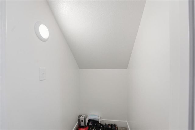 507 SW Meadowood Drive, Grain Valley, MO 64029