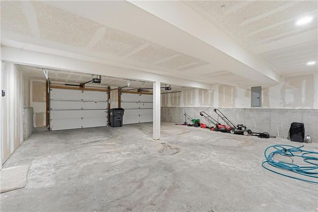 507 SW Meadowood Drive, Grain Valley, MO 64029