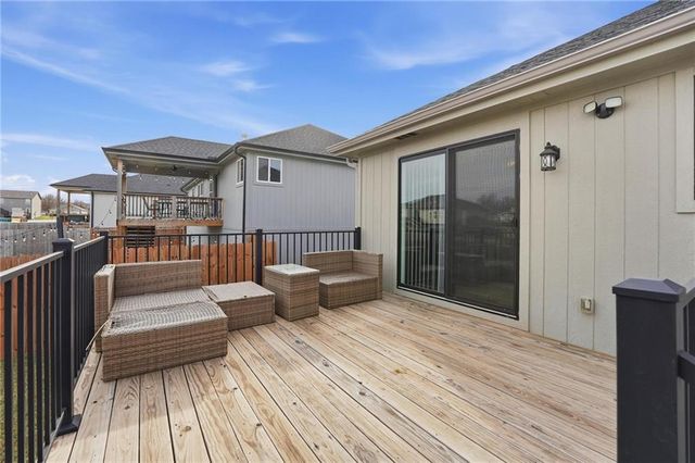 507 SW Meadowood Drive, Grain Valley, MO 64029