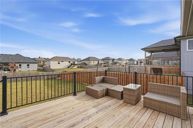 507 SW Meadowood Drive, Grain Valley, MO 64029