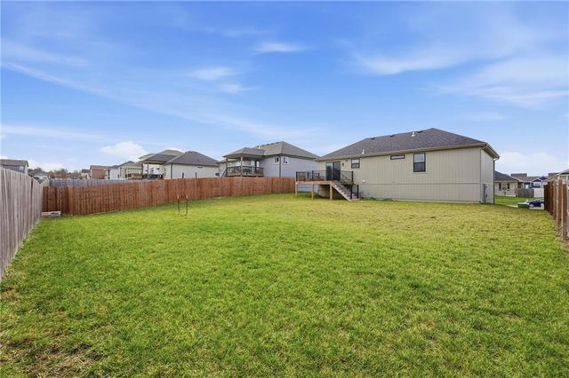 507 SW Meadowood Drive, Grain Valley, MO 64029