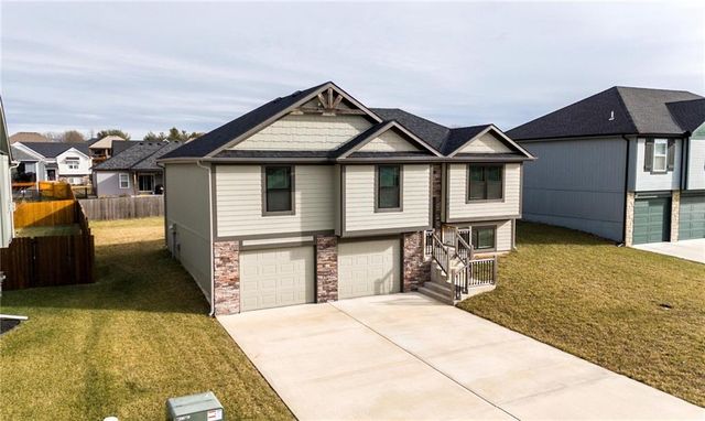 507 SW Meadowood Drive, Grain Valley, MO 64029