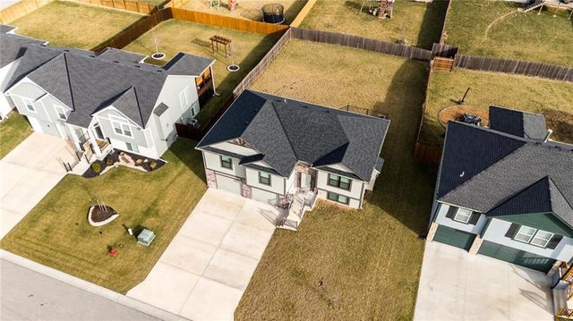 507 SW Meadowood Drive, Grain Valley, MO 64029