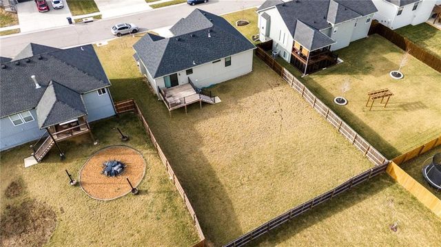 507 SW Meadowood Drive, Grain Valley, MO 64029