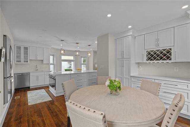 68 Roseneath Avenue, Newport, RI 02840