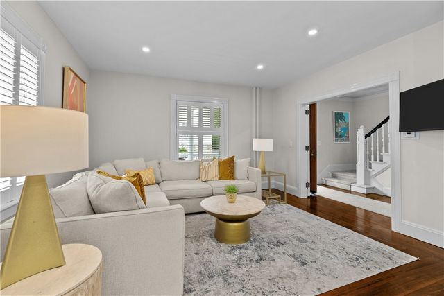 68 Roseneath Avenue, Newport, RI 02840
