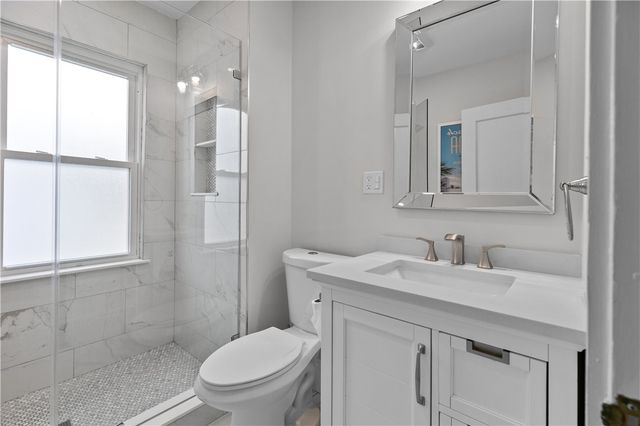 68 Roseneath Avenue, Newport, RI 02840