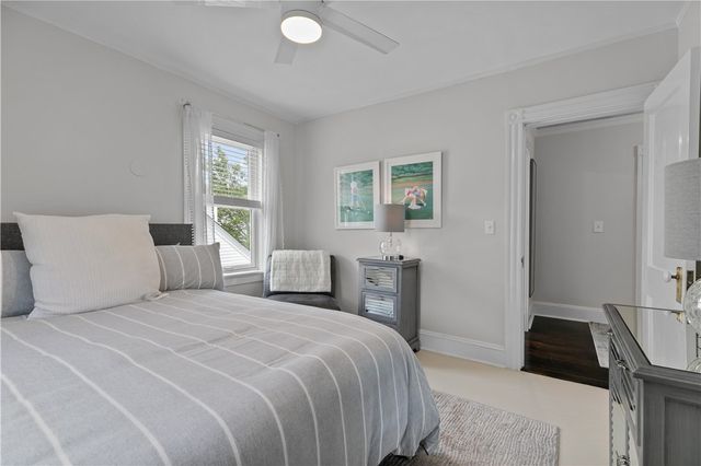 68 Roseneath Avenue, Newport, RI 02840