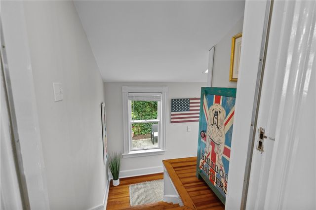 68 Roseneath Avenue, Newport, RI 02840
