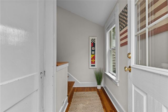 68 Roseneath Avenue, Newport, RI 02840