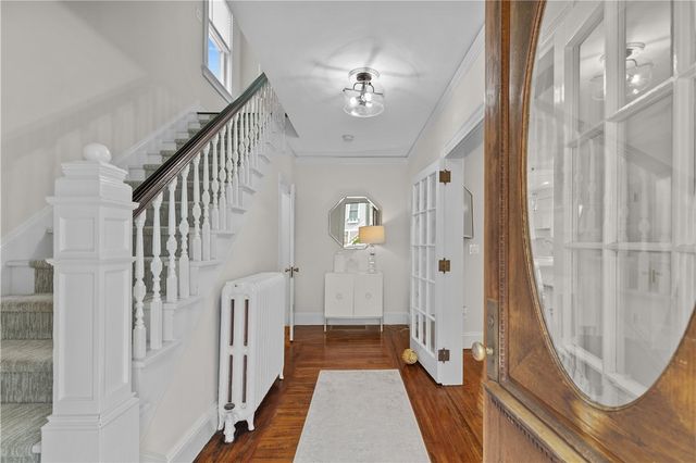68 Roseneath Avenue, Newport, RI 02840