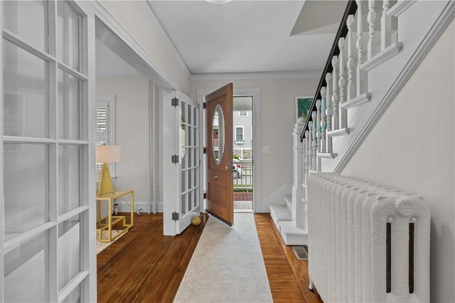 68 Roseneath Avenue, Newport, RI 02840