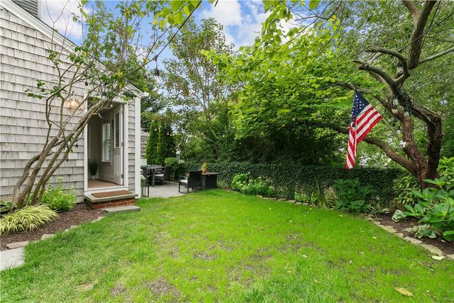 68 Roseneath Avenue, Newport, RI 02840