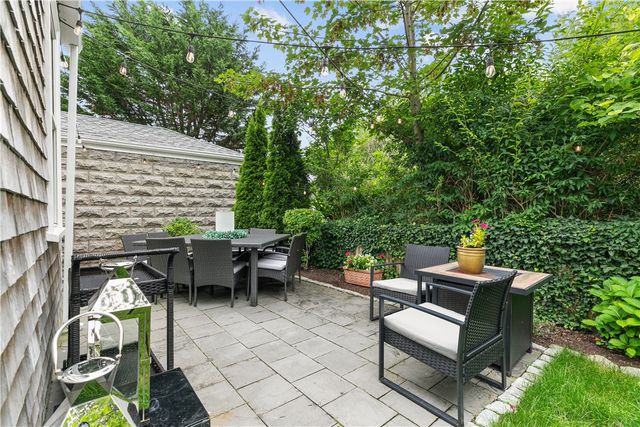 68 Roseneath Avenue, Newport, RI 02840