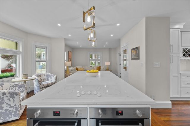 68 Roseneath Avenue, Newport, RI 02840