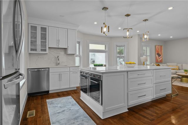 68 Roseneath Avenue, Newport, RI 02840