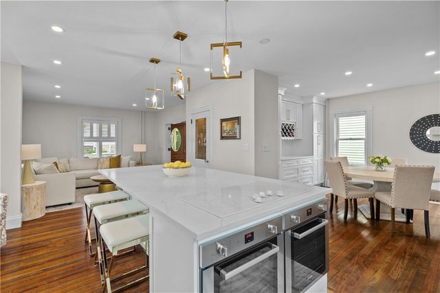 68 Roseneath Avenue, Newport, RI 02840